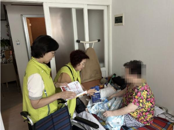 구리시 수택3동지역사회보장협의체, 폭염 대비 복지 사각지대 집중 살핀다 기사 이미지